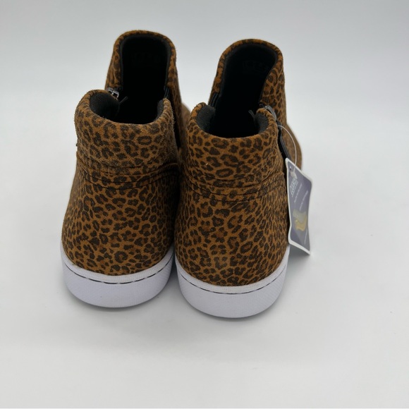 Clarks Pawley Adwin Suede Hi-Top Sneaker - Picture 4 of 9